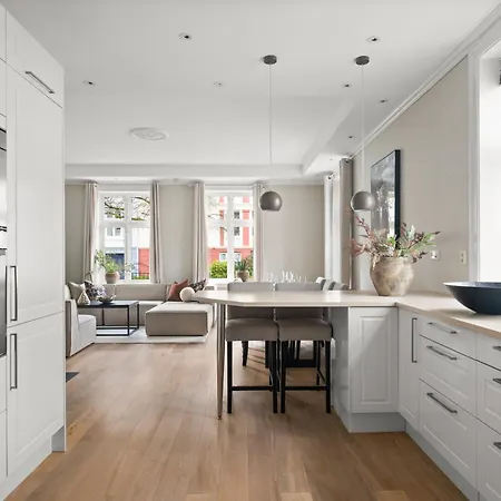 Scandinavian Luxury In Bergen's Finest Street Appartement