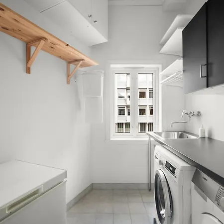Scandinavian Luxury In Bergen's Finest Street Lägenhet