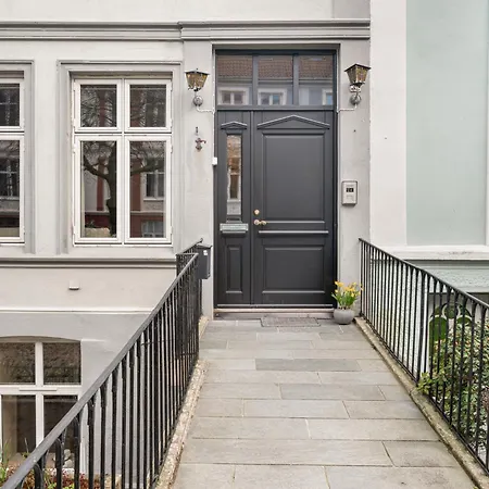 Scandinavian Luxury In Bergen's Finest Street Apartament *