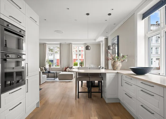 Scandinavian Luxury In Bergen's Finest Street Daire