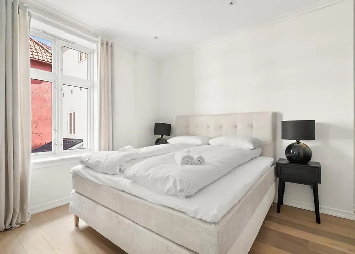 Scandinavian Luxury In Bergen's Finest Street Appartamento